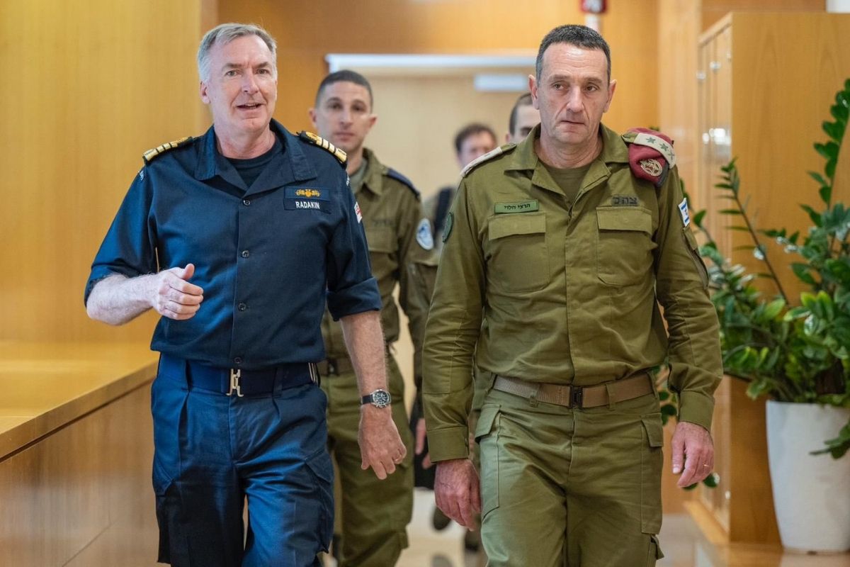 İsrail ve İngiltere genelkurmay başkanları, Tel Aviv'de bir araya geldi