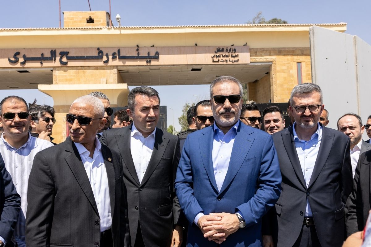 Dışişleri Bakanı Hakan Fidan, Refah Sınır Kapısı'nda incelemelerde bulundu