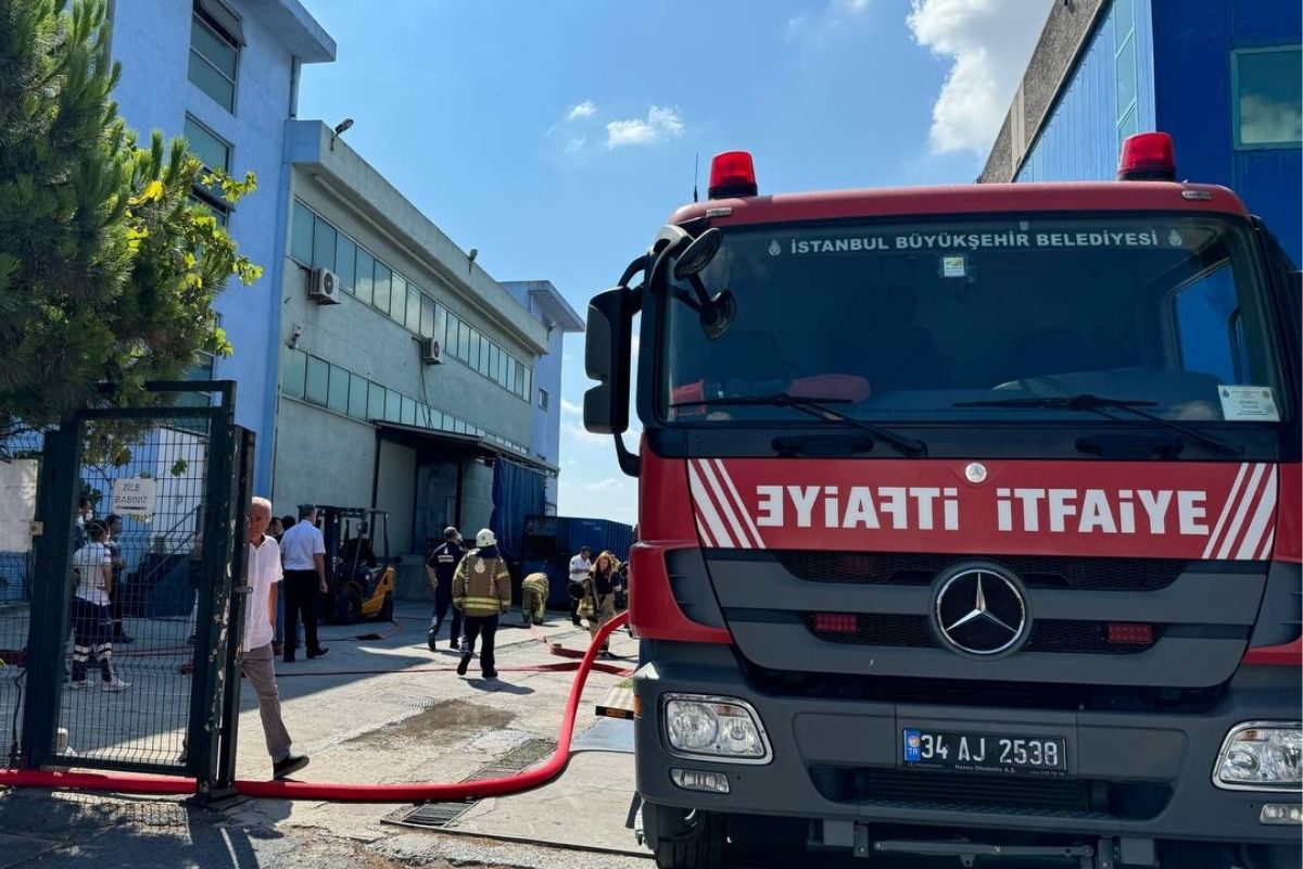 Arnavutköy'de fabrikada çıkan yangın söndürüldü