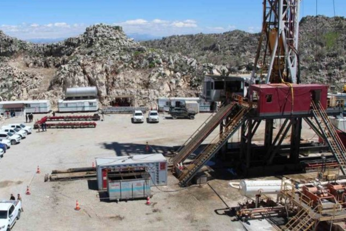 Gabar'a petrol keşfi sonrası yılda 480 kilometre yol yapıldı