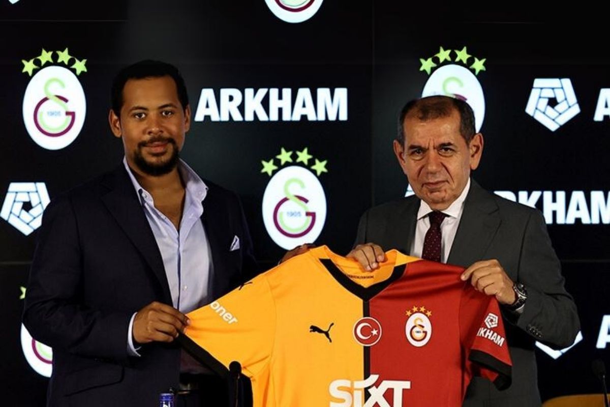 Galatasaray Başkanı Özbek: Galatasaray'ın adını ağzınıza alırken iki kere düşünün