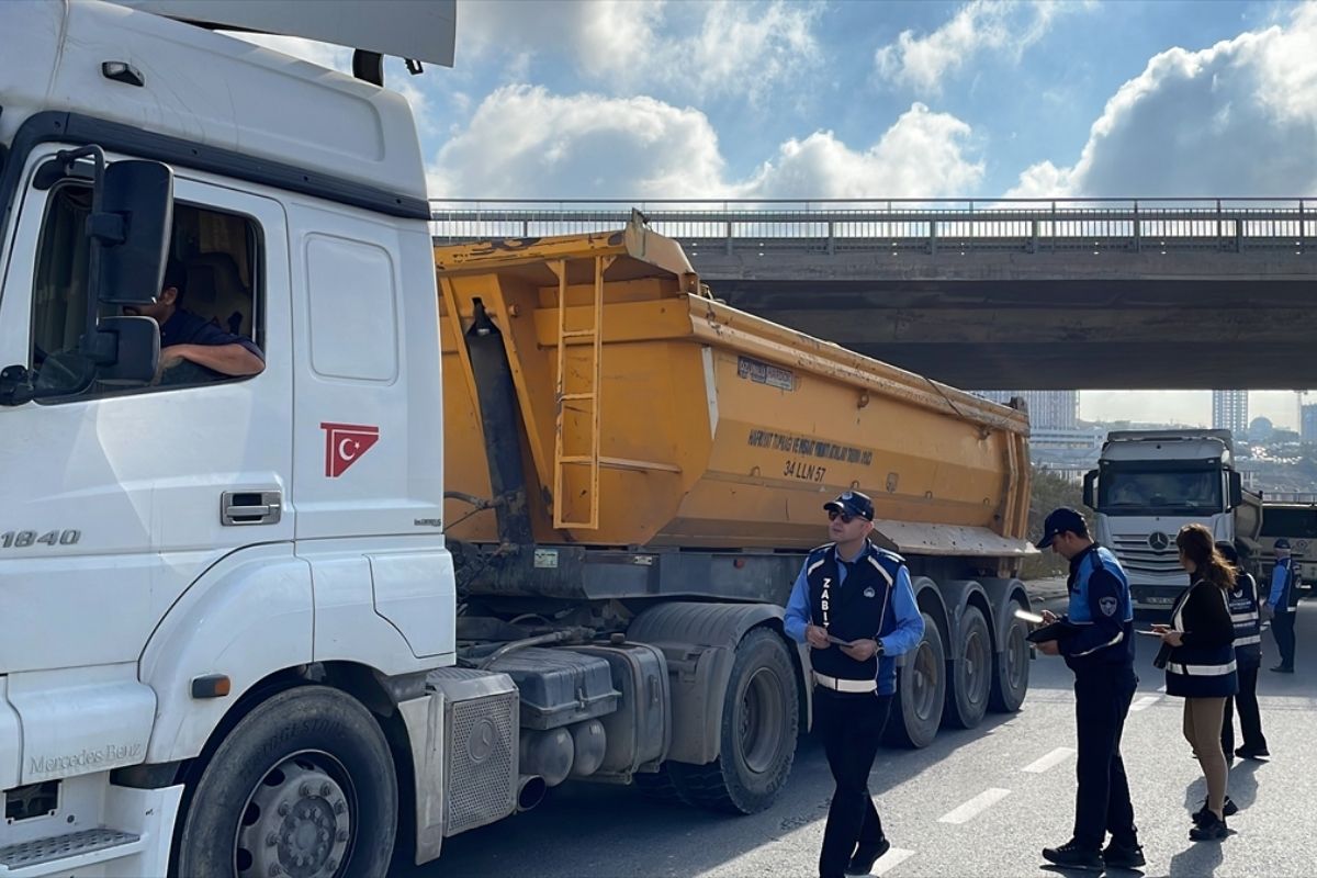 İstanbul'da hafriyat kamyonları denetlendi