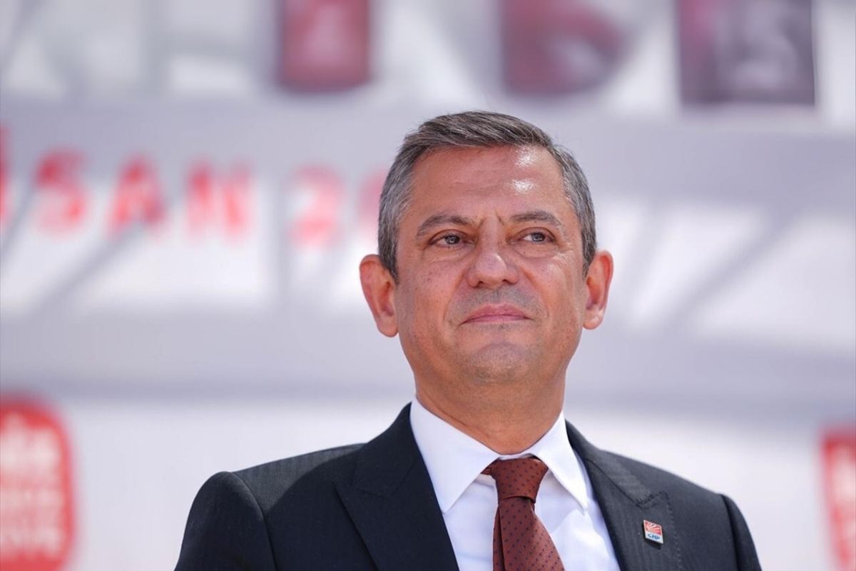 CHP Genel Başkanı Özel'den sahipsiz hayvanlar yasasına ilişkin paylaşım