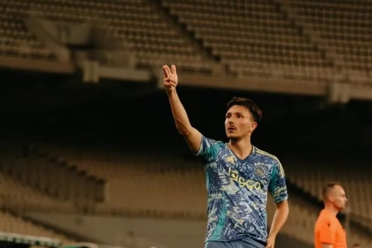 Ajax'lı oyuncu Berghuis'tan Yusuf Dikeç sevinci