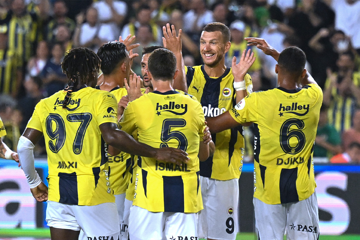 Fenerbahçe kazanarak başladı