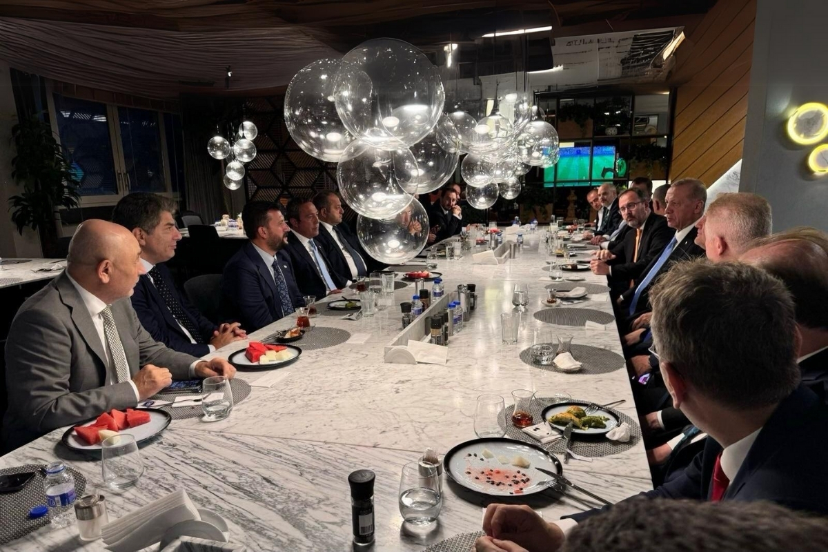 Fenerbahçe Başkanı Ali Koç, Cumhurbaşkanı Recep Tayyip Erdoğan ile yemekte