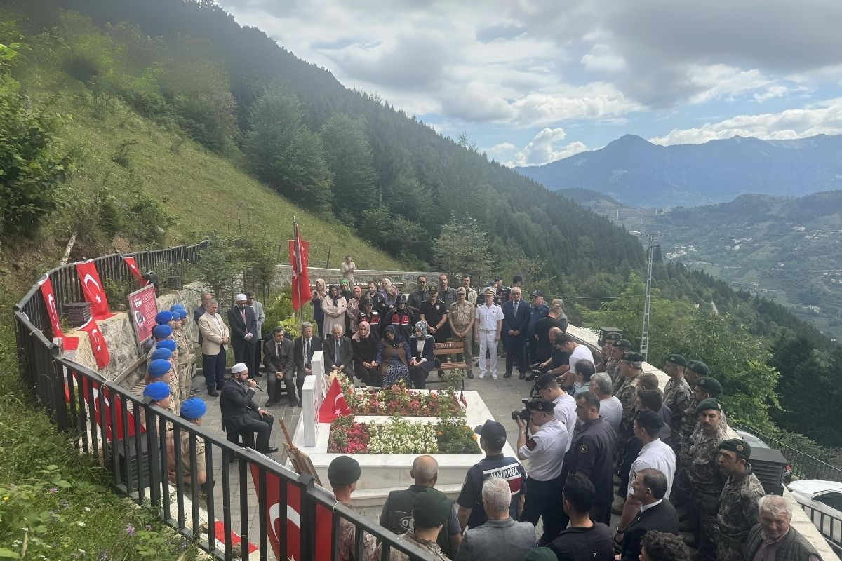 Şehit Eren Bülbül mezarı başında anıldı