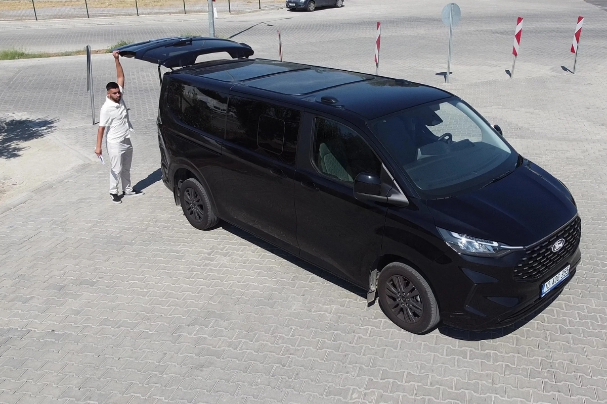 Sıfır aldığı VIP minibüs kazalı çıktı, bayinin cevabıyla şoke oldu