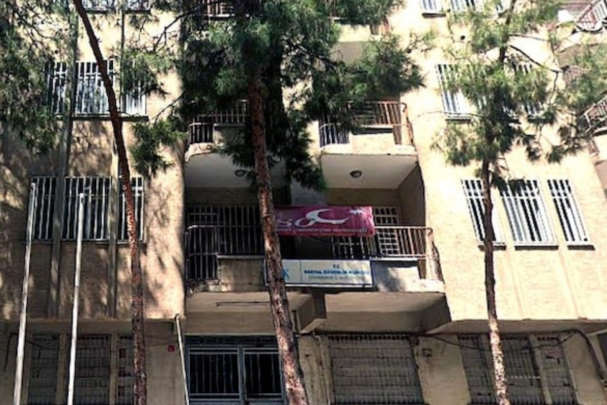SGK'nın 7 katlı binası daire fiyatına satışta