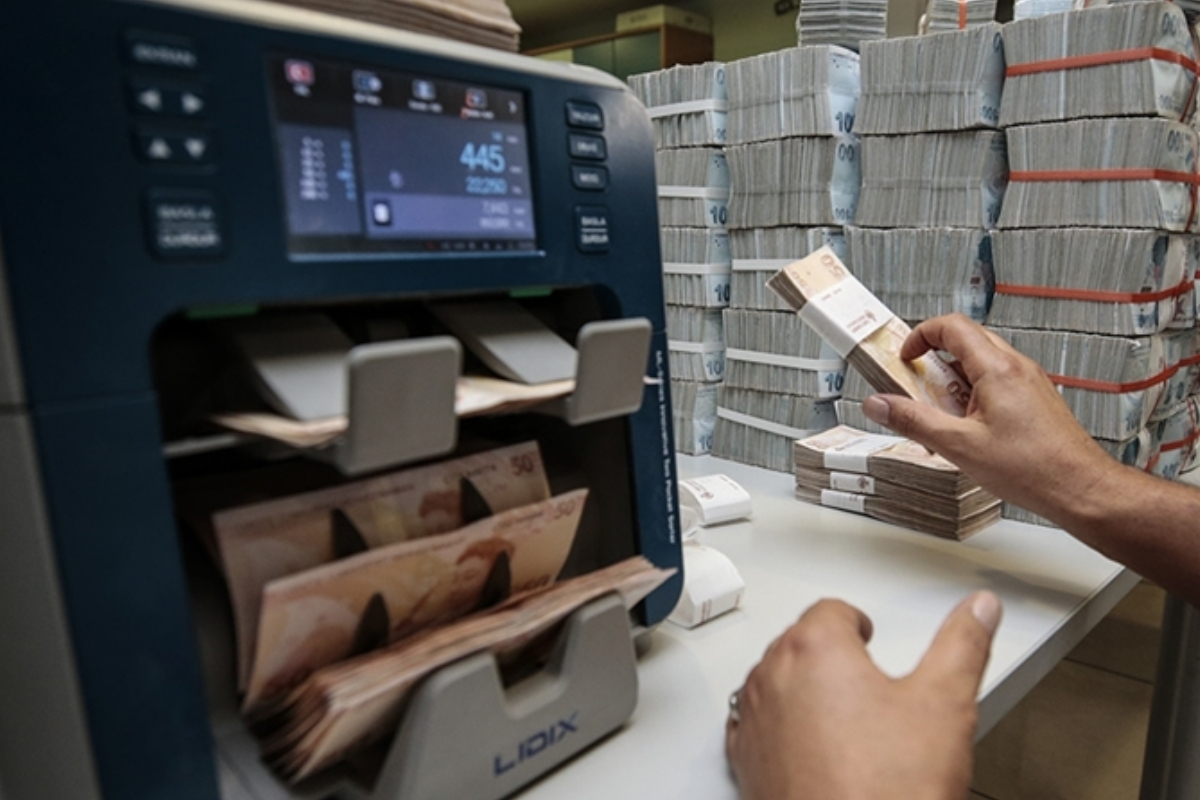 Bütçede 7 aylık açık 843,9 milyar TL oldu