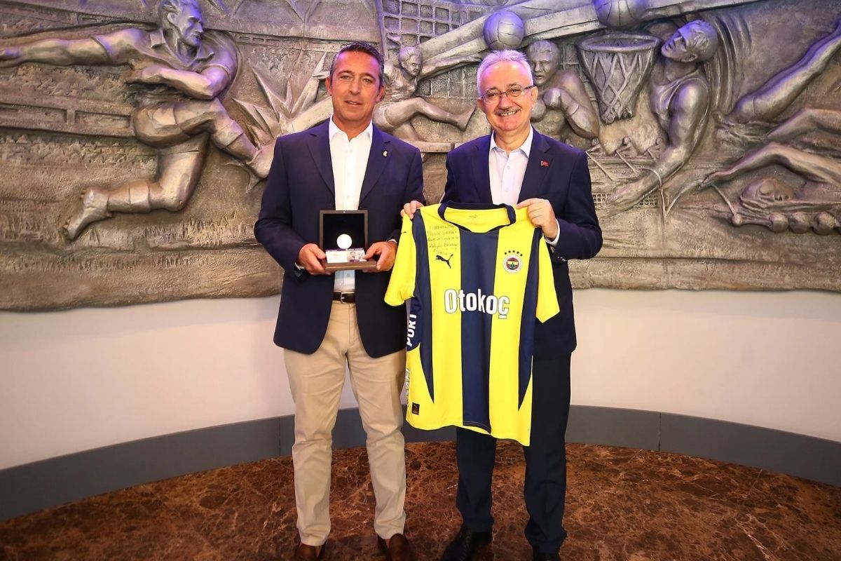 Darphane Müdürü Şahin'den Ali Koç'a para hediyesi