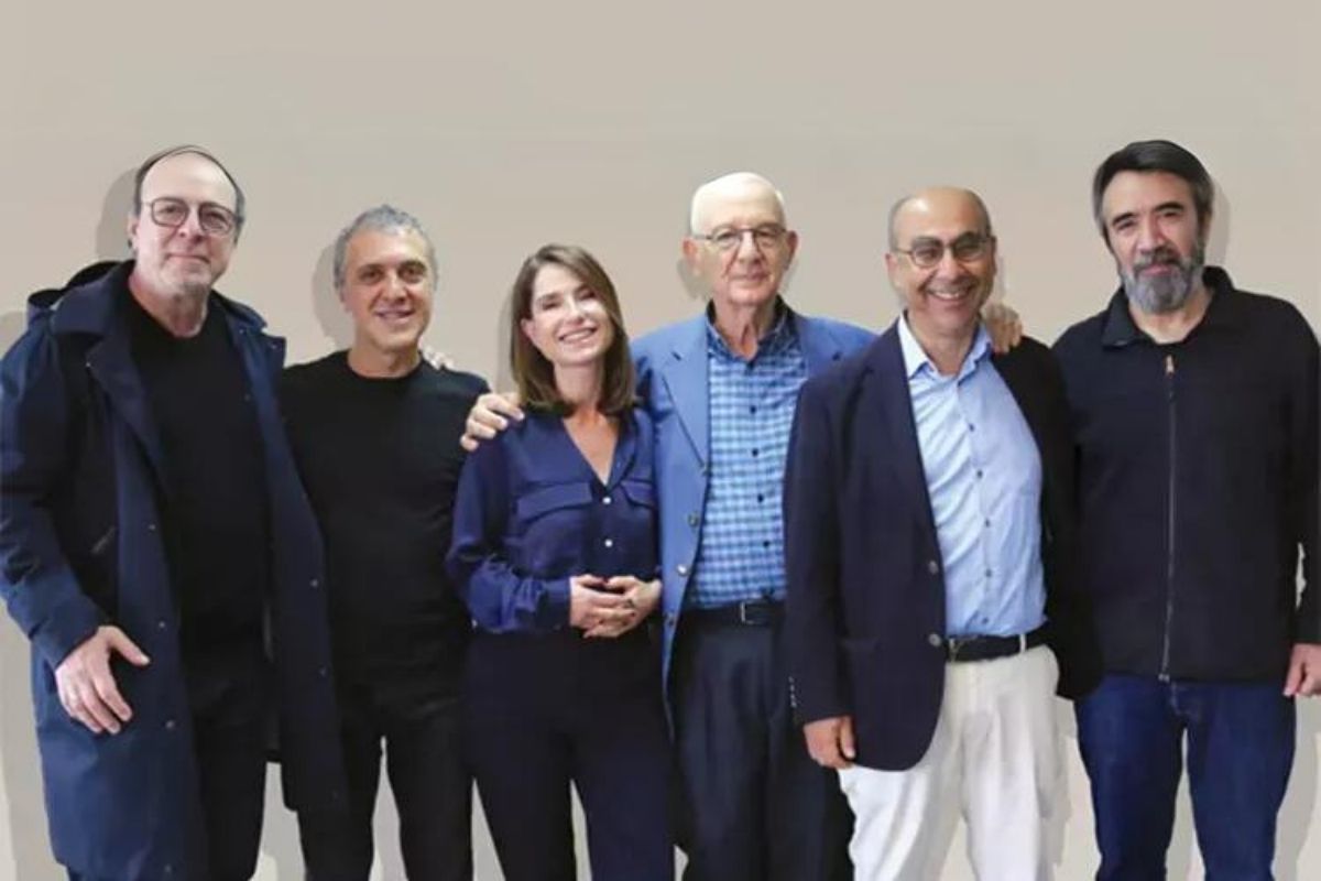 Fotoğrafta o detay dikkat çekti: 6. Silahşör nerede?