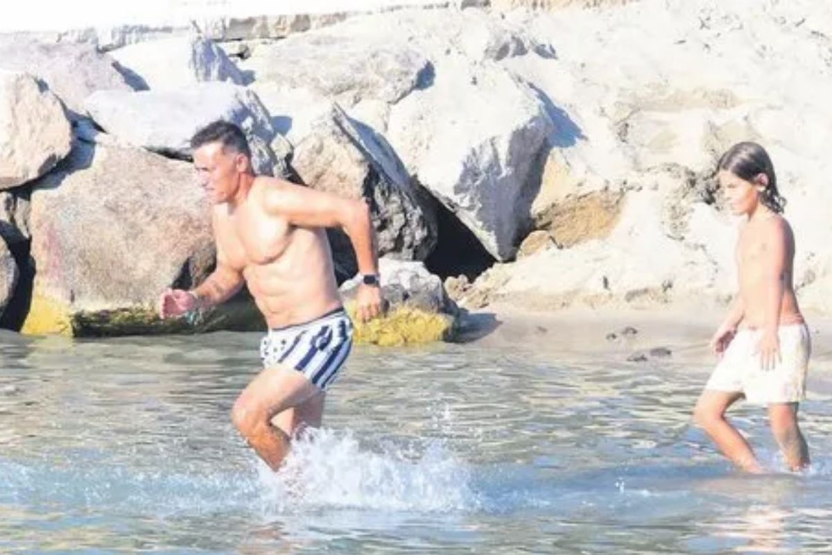 Mustafa Sandal’ın kasları bu yaz da gündem