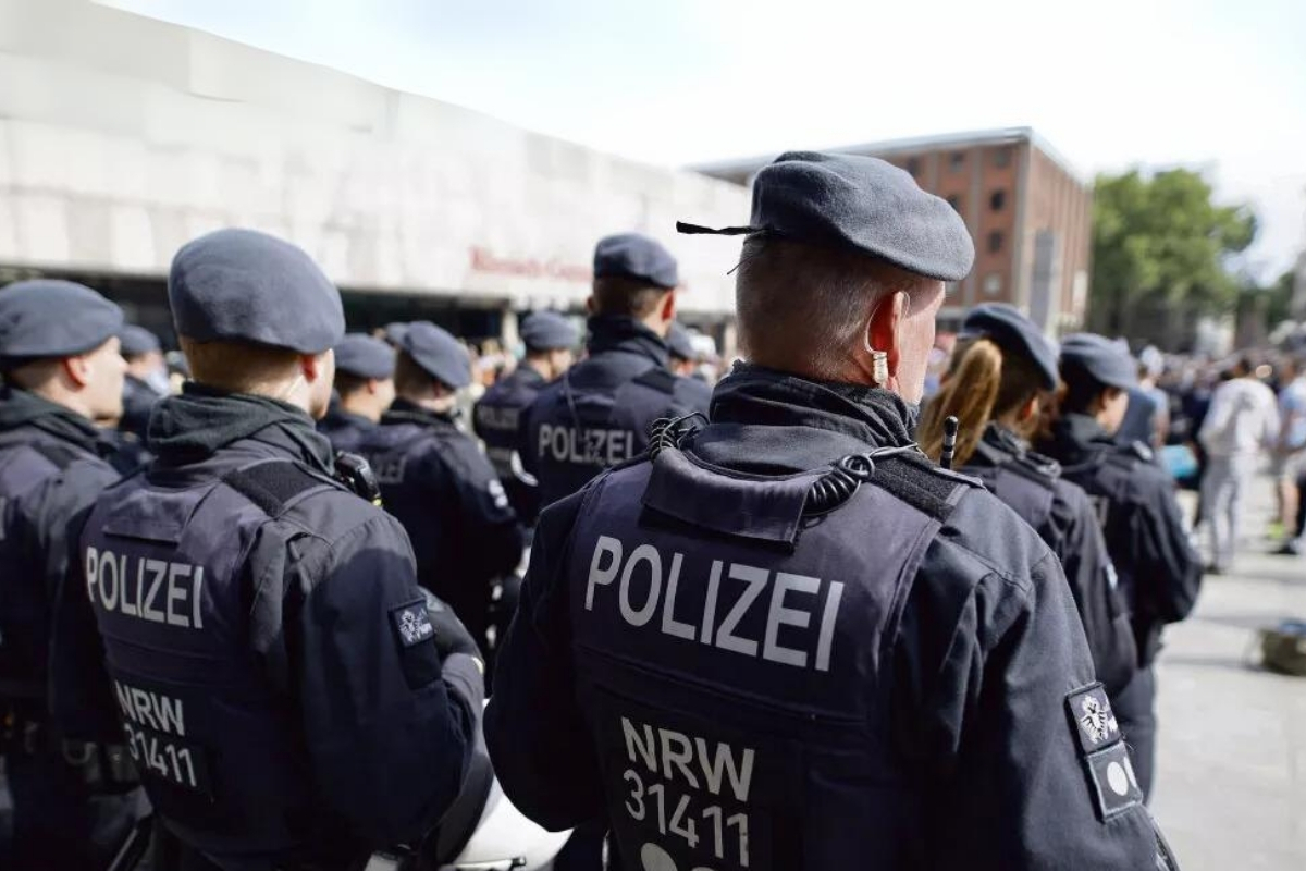 Alman polislere 'gizli ev araması' izni