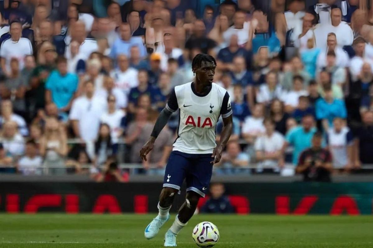 Tottenhamlı futbolcu Bissouma gülme gazı kullandı ve olanlar oldu