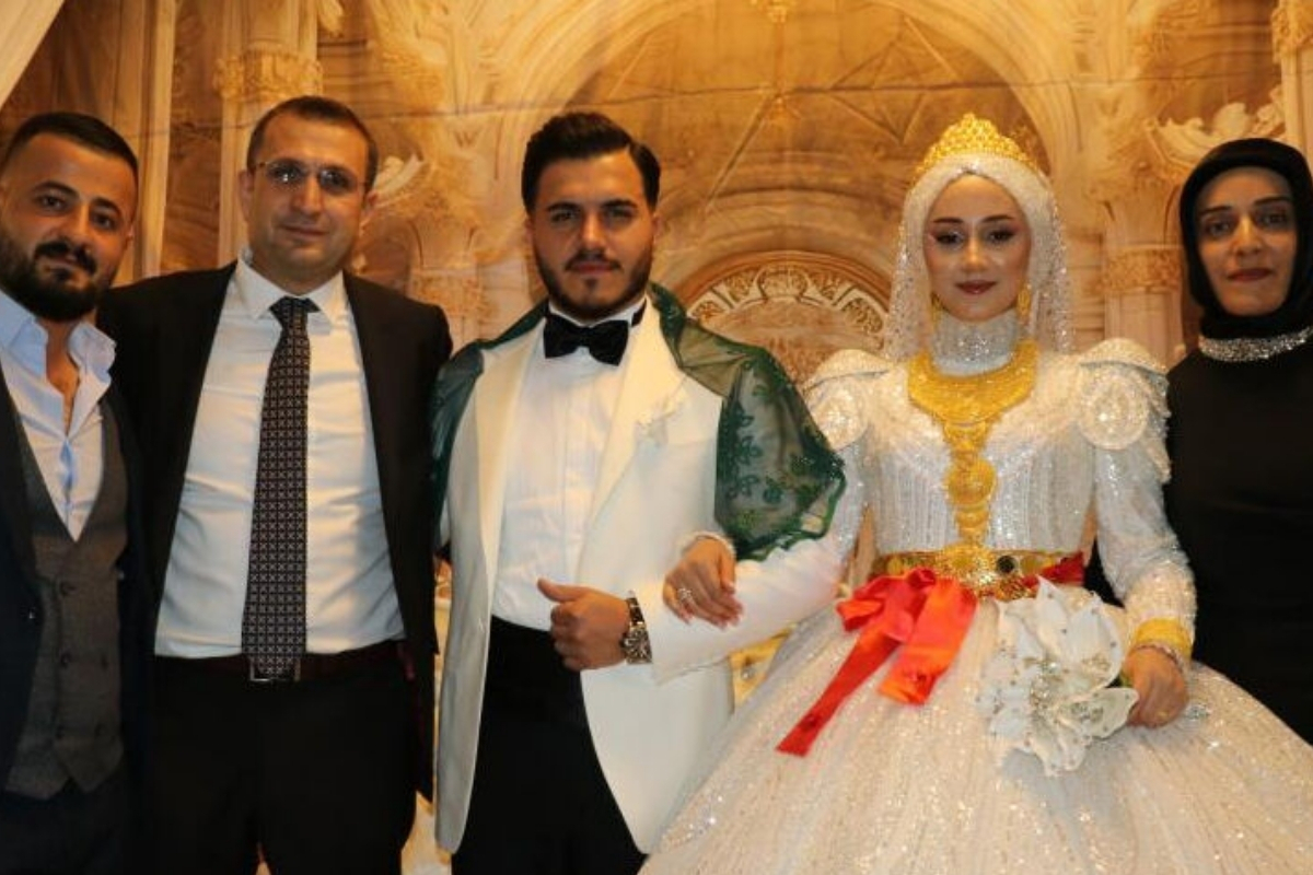Burukiler aşiretinde geline 3 kilo altın, damada 12 milyon TL takı takıldı