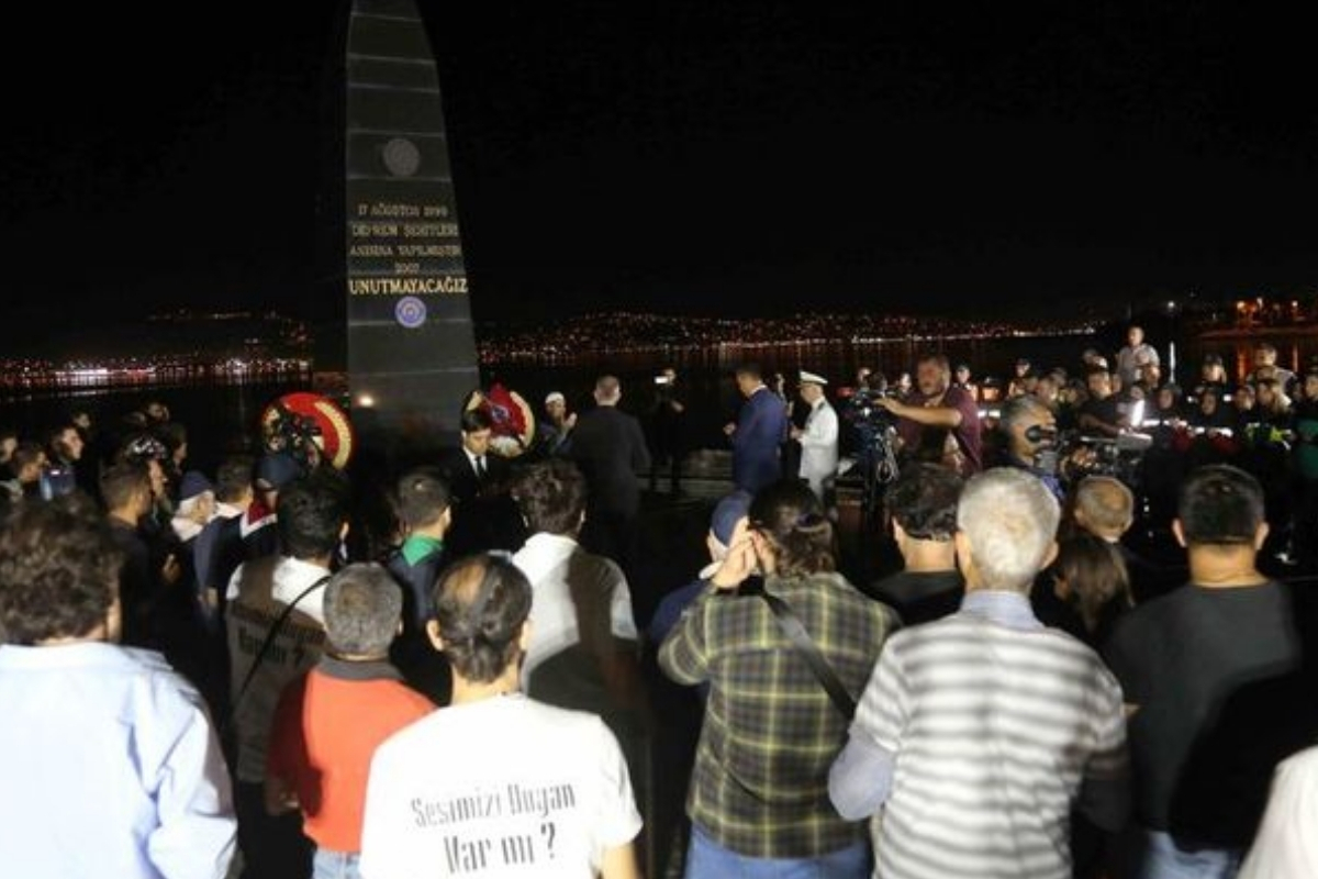 17 Ağustos deprem felaketinin 25'inci yılında acı anma