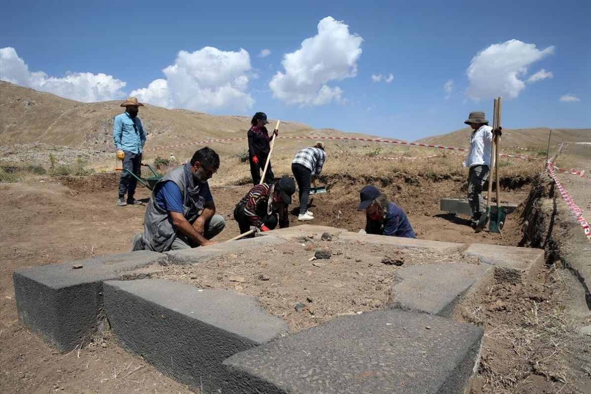 Urartu kalesinde yeni buluntular ortaya çıkarıldı