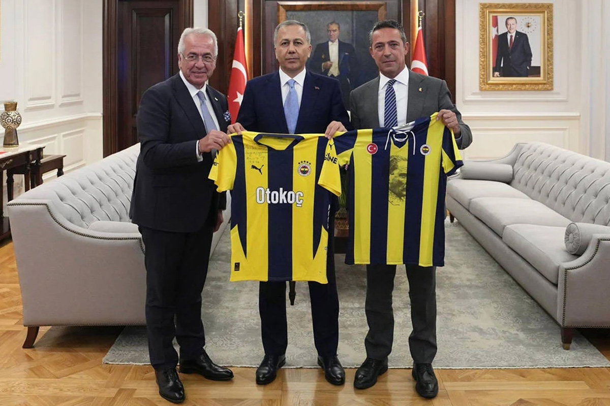 İçişleri Bakanı Yerlikaya, Fenerbahçe Spor Kulübü Başkanı Koç'u kabul etti
