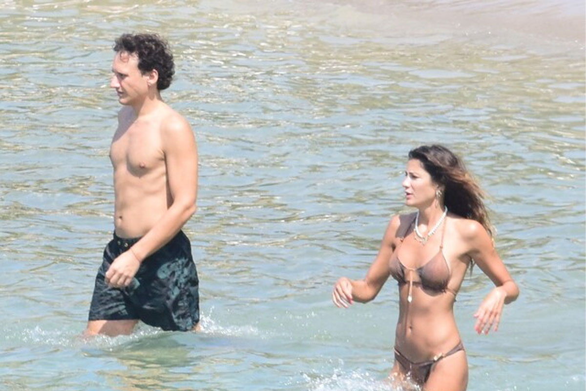 Edis ile Berrak Tüzünataç Bodrum'da tatilde