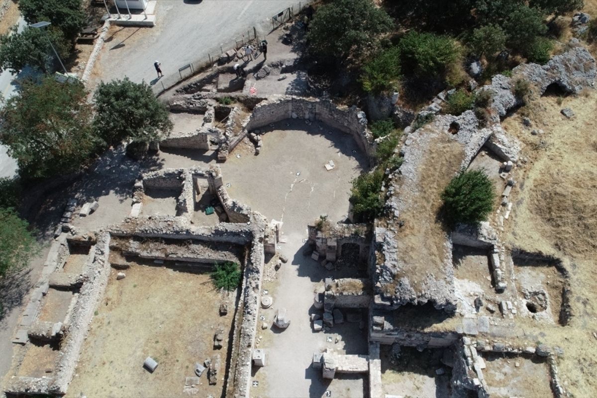 Çanakkale'de keşfedilen 1850 yıllık 12 köşeli yapı, artırılmış gerçeklikle gezilebiliyor