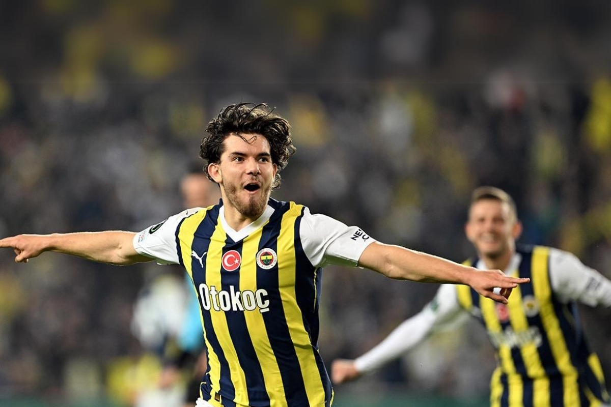 Ferdi Kadıoğlu, adaya rekor ile gidiyor