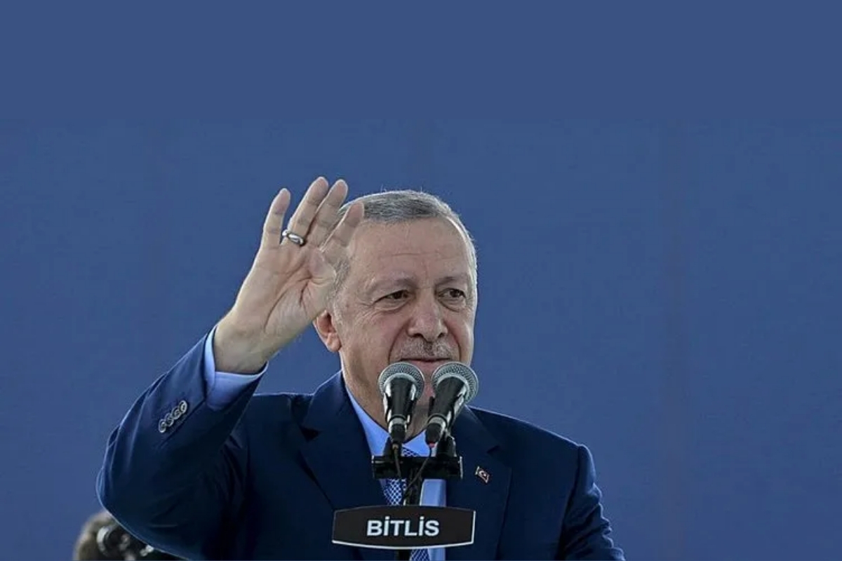 Cumhurbaşkanı Erdoğan: İstanbul'u para babalarına peşkeş çektiler
