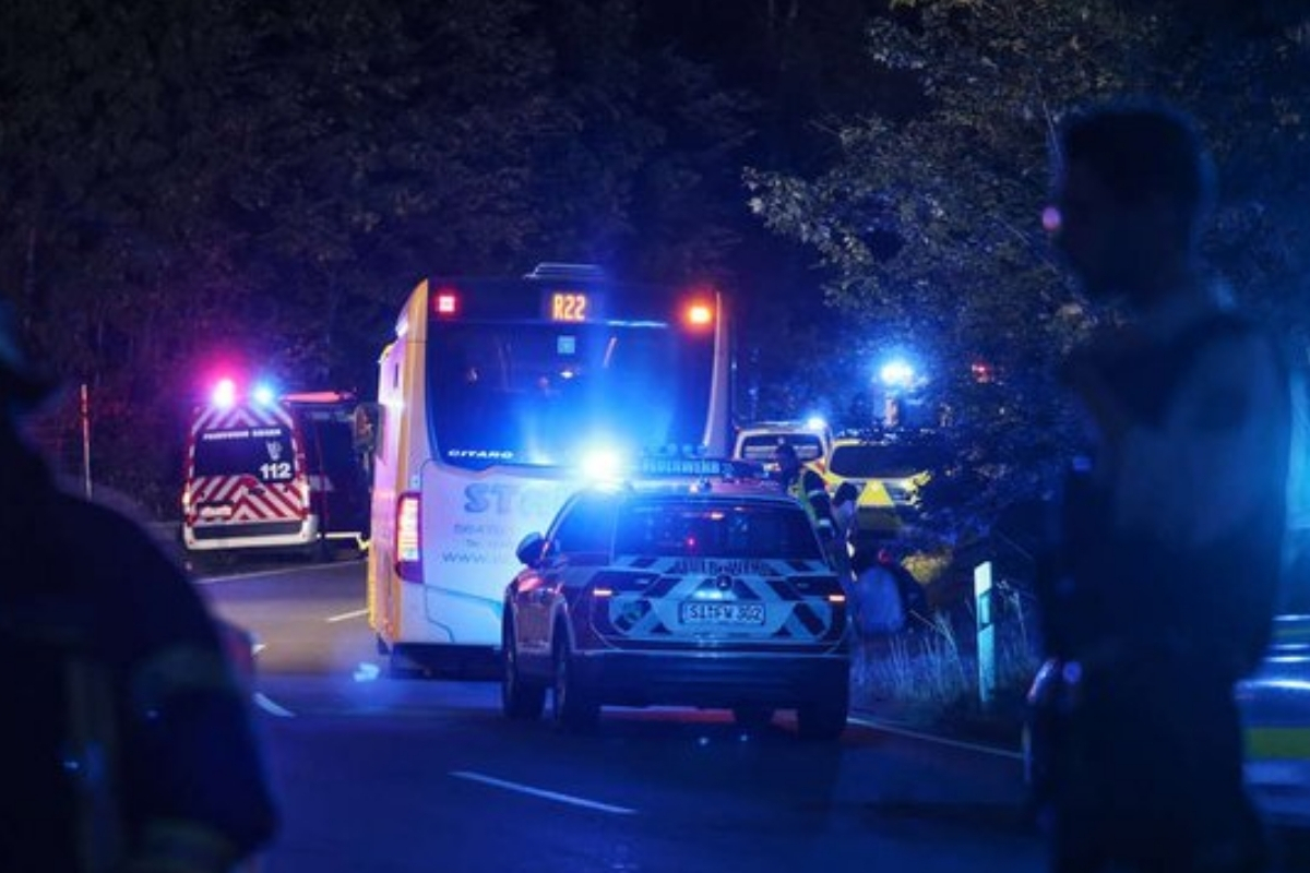 Alman kadın, otobüstekilere bıçakla saldırdı: 3'ü ağır 5 yaralı