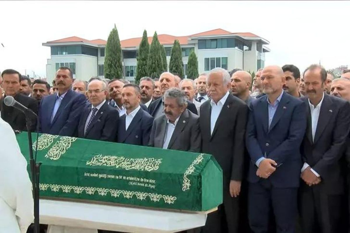 MHP Genel Başkan Yardımcısı Feti Yıldız'ın eşi son yolculuğuna uğurlandı