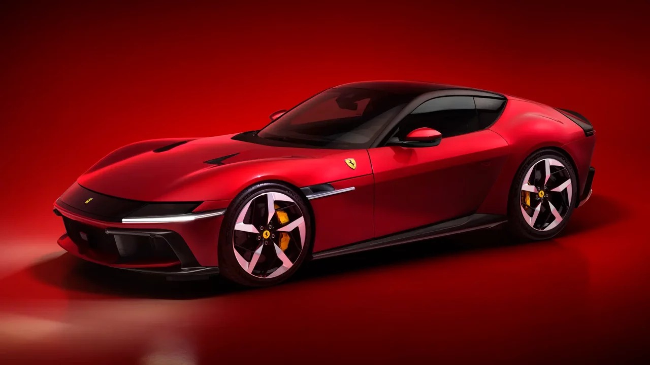 Ferrari'nin ilk elektriklisi gelecek yıl yollarda olacak