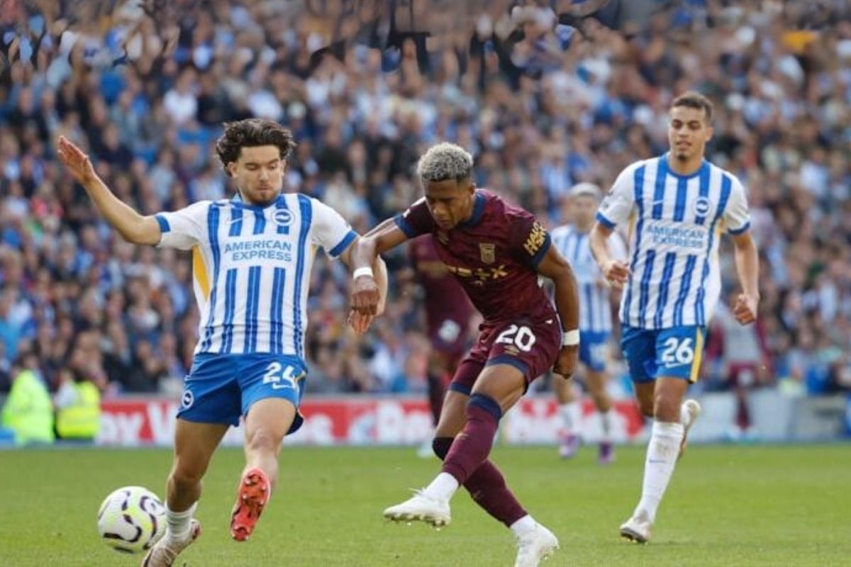 Ferdi Kadıoğlu, Brighton formasıyla Premier Lig'deki ilk maçına çıktı