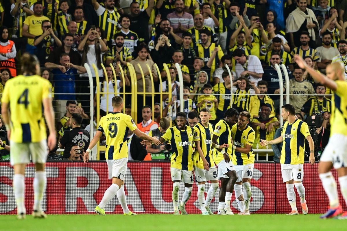 Fenerbahçe'de Filip Kostiç Antalyaspor maçı kadrosunda