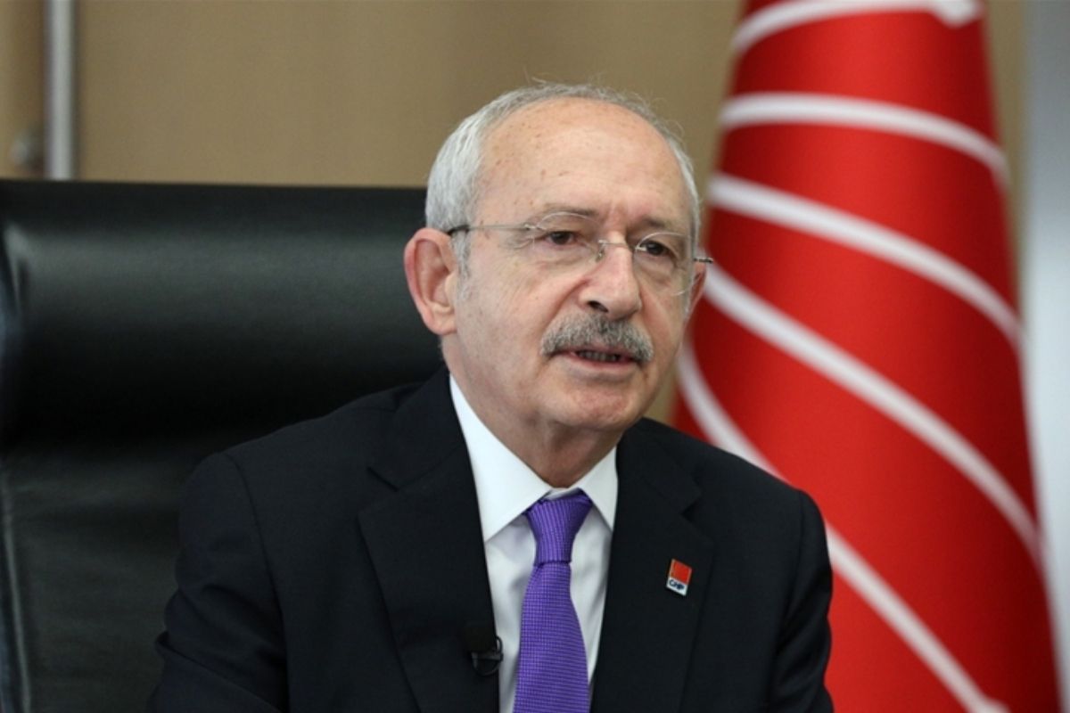 Kemal Kılıçdaroğlu Sinan Ateş'in davasından sonra Fernas işçilerine destek verdi