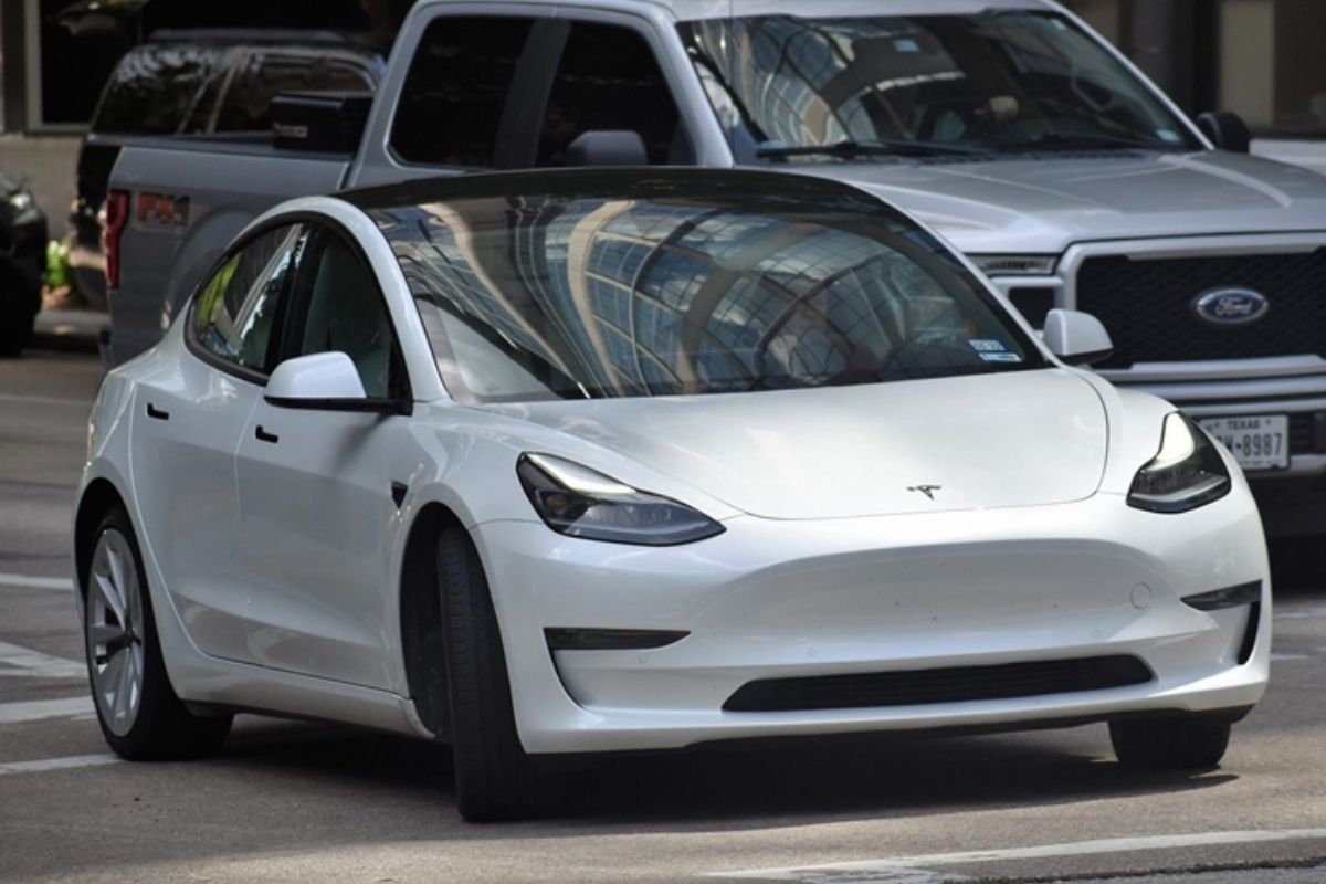 Tesla'nın üçüncü çeyrek teslimatları tahminlerin altında kaldı, hisseler düştü 
