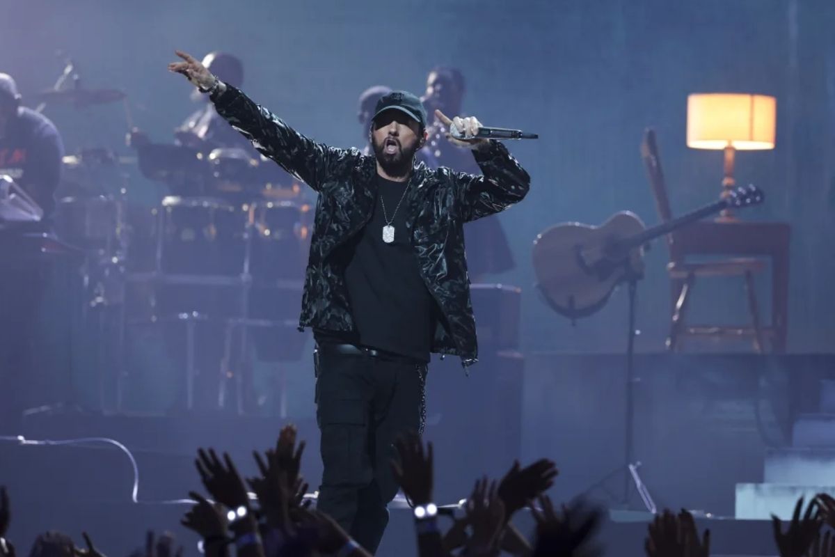 Eminem kızı ile anılarını yayınladığı klipte büyükbaba olacağını duyurdu