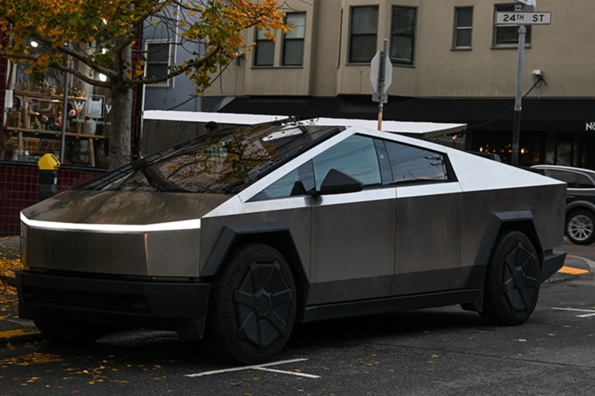 Tesla, 27 bin Cybertruck aracını geri çağıracağını duyurdu