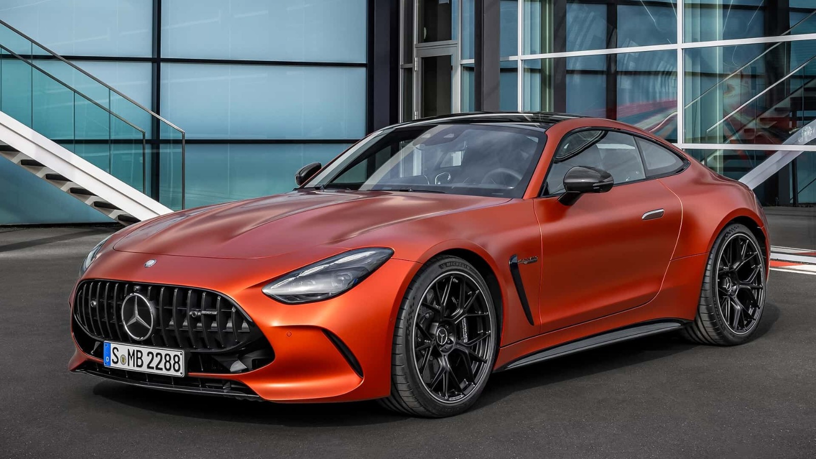 Mercedes’ten Premium atak