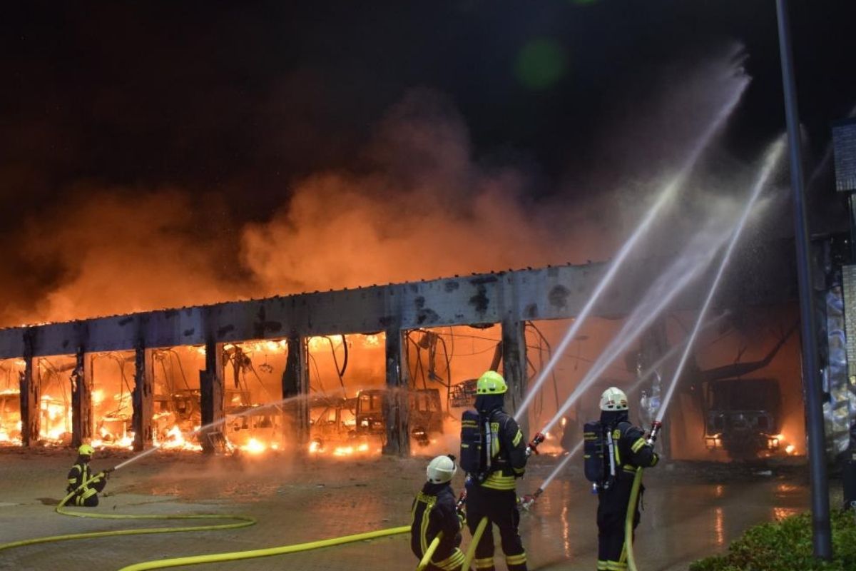 Almanya’da yangın alarmı olmayan itfaiye merkezi yangında küle döndü