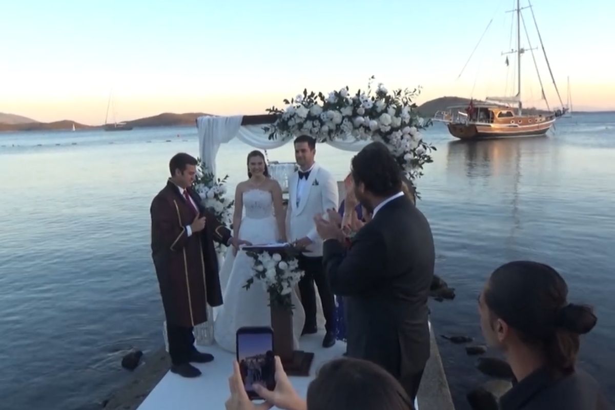 Mehmet Kocadon'un kızı Zeynep Kocadon iş insanı Ömer Büyükkol ile evlendi