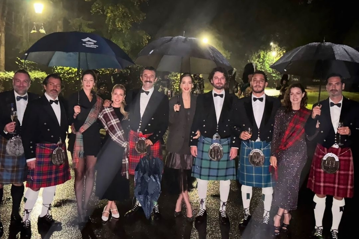 İskoçya düğününde etek giydiler: Eda Gürkaynak, Birkan Sokullu, Özge Özprinççi, Burak Yamantürk...