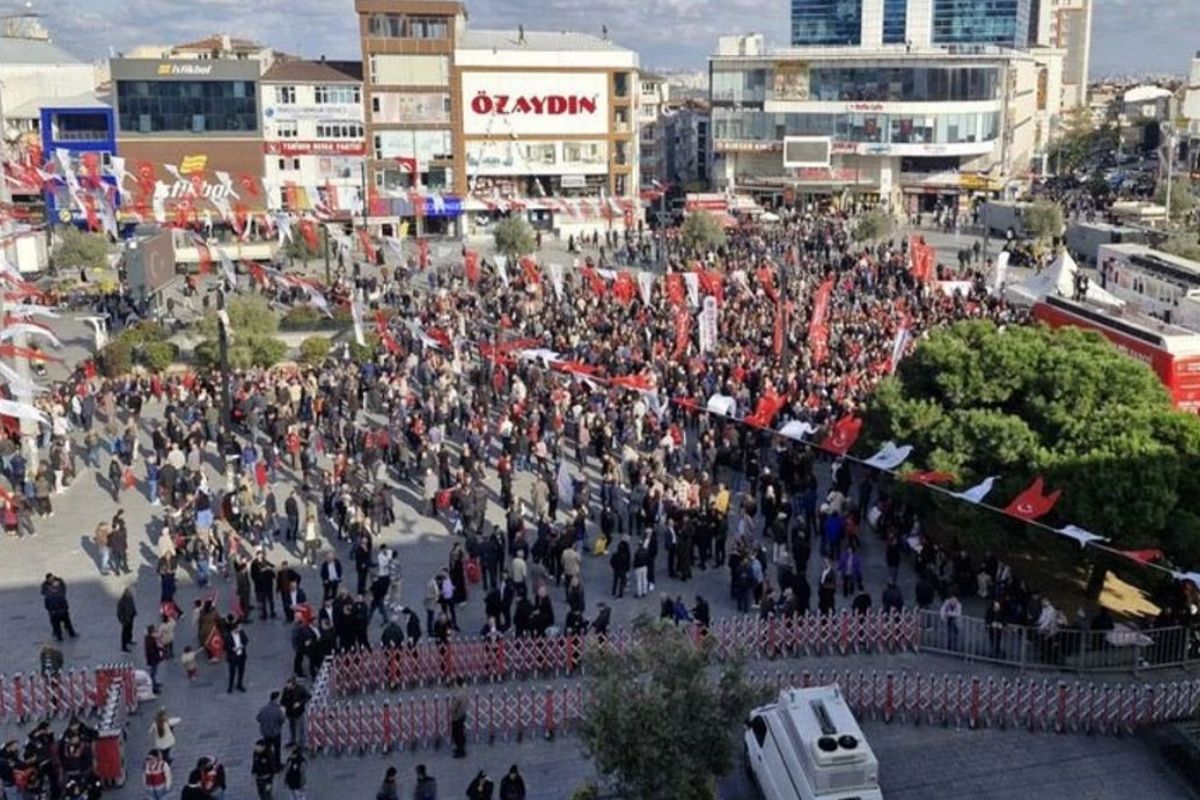 Esenyurt'ta CHP ve DEM'den ortak protesto