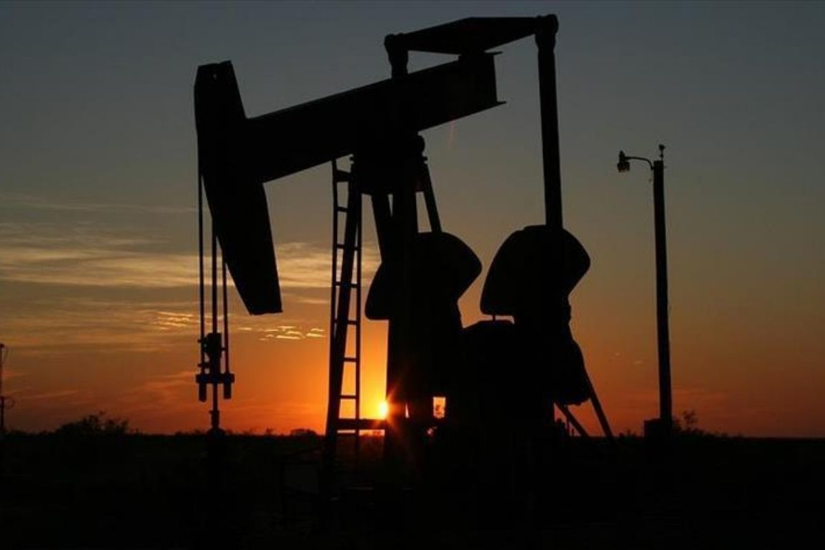 İran-İsrail gerginliği brent petrol fiyatına yansıdı; varil fiyatı 74,01 dolar