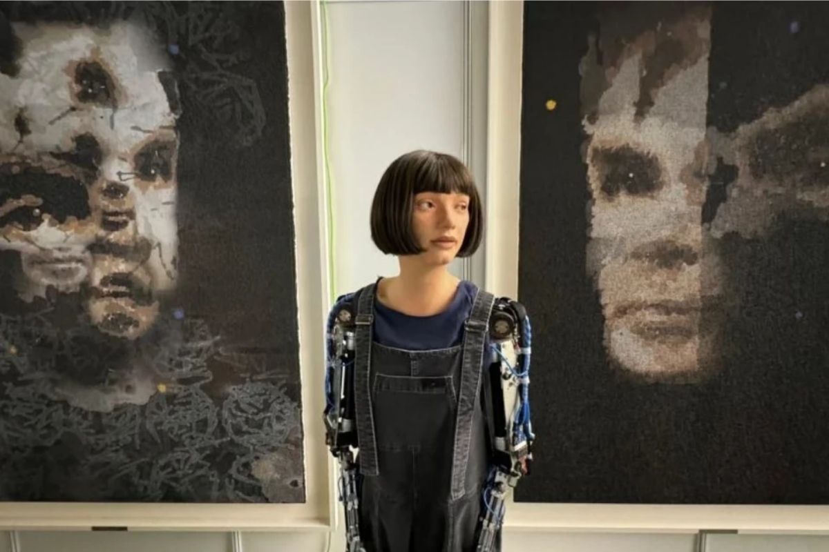 Müzayedecileri bile şaşırtan satış, Yapay zekalı robot Ai-Da’nın tablosu 1.32 milyon Dolar’a alıcı buldu