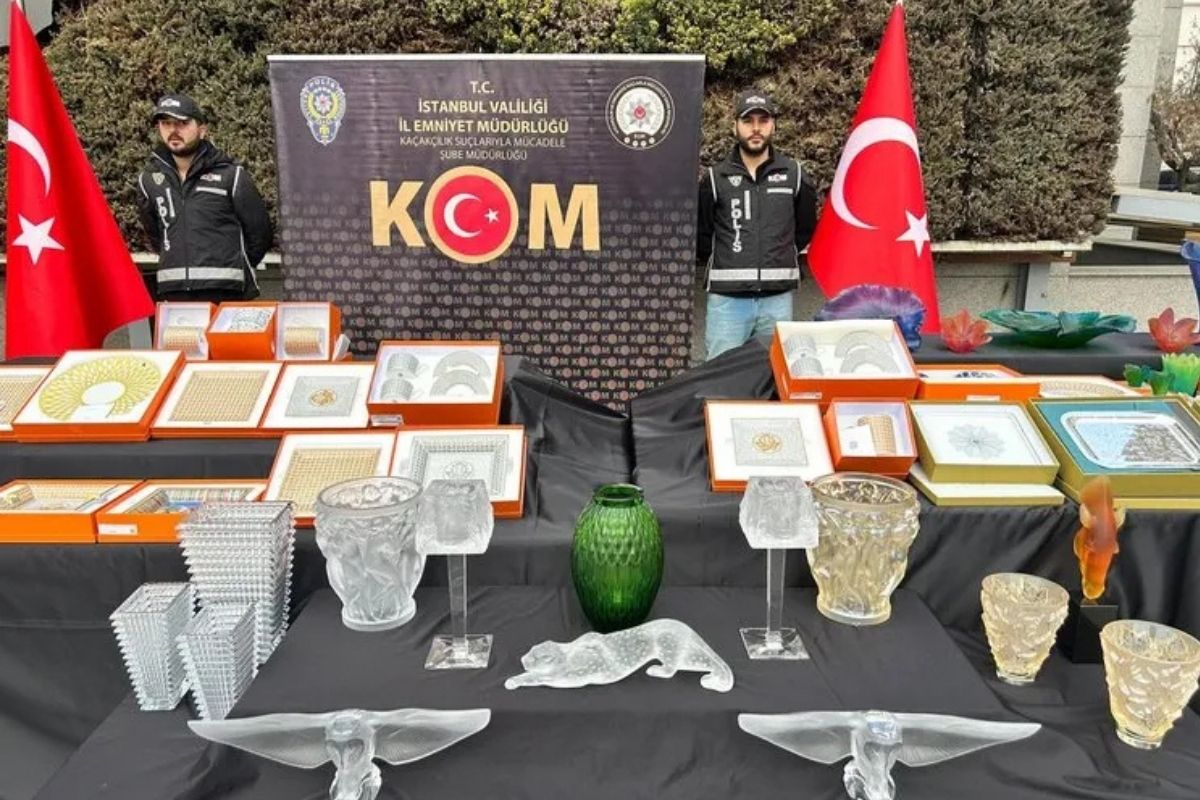 Bebek’in kaçak tarifesi: 15 bin Euro’ya vazo, bir milyon liraya avize