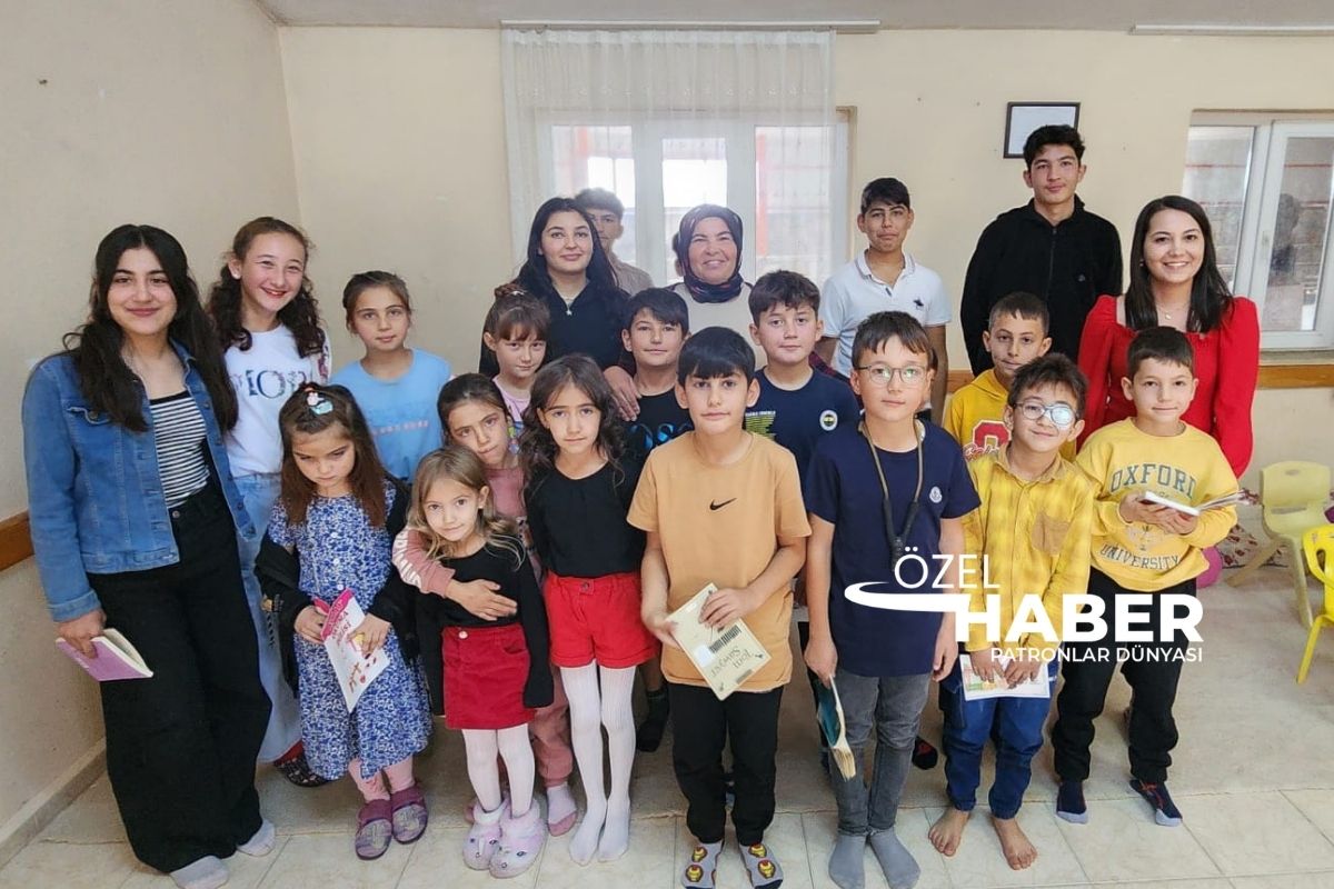 Muğla’da tek oy farkla 3 erkek rakibine karşı kazanan kadın muhtar Filiz Tufan, ilk icraat olarak kurduğu kütüphaneye kitap desteği bekliyor