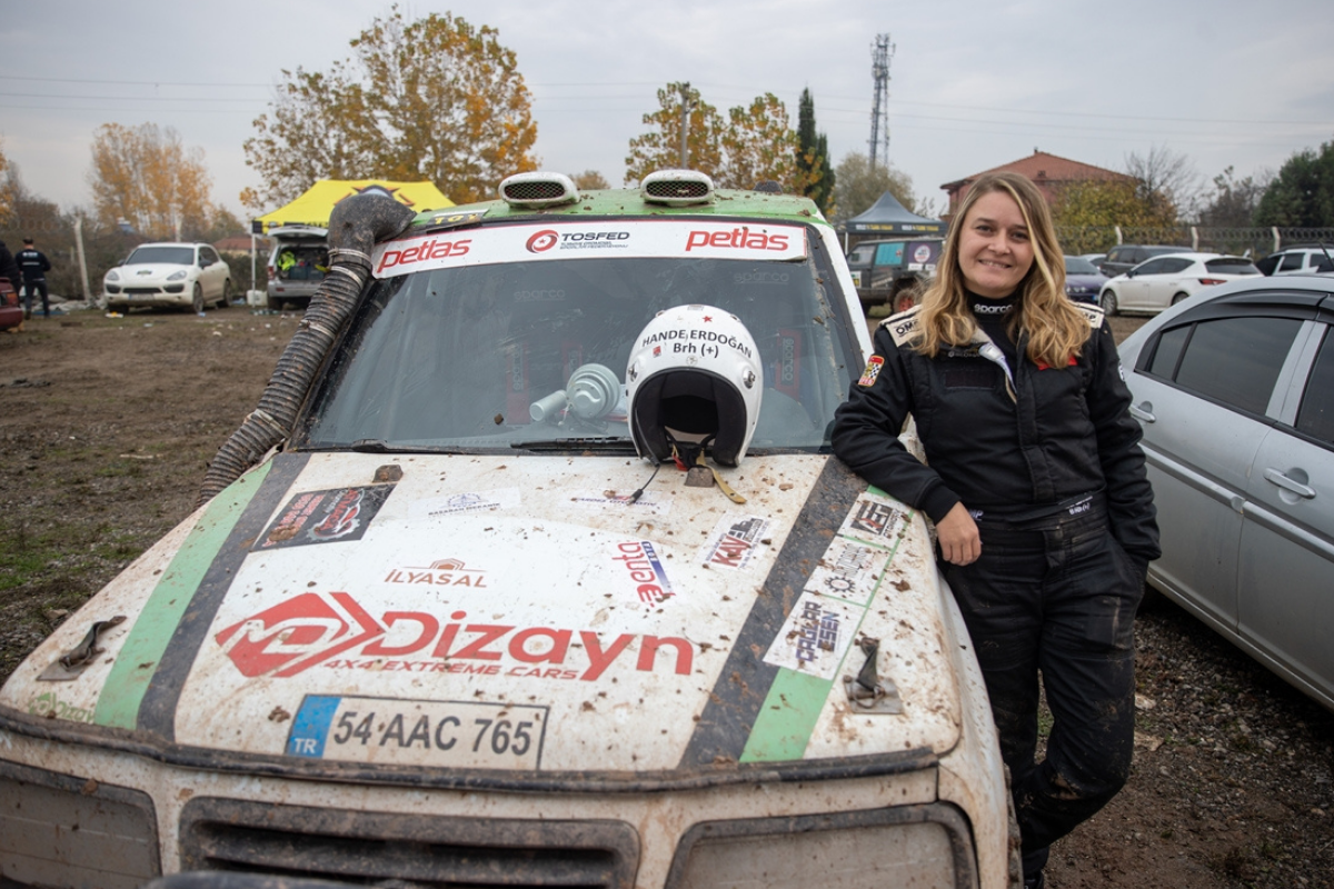 Off-road tutkunu doktor Hande Erdoğan pistlerde rüzgar estiriyor