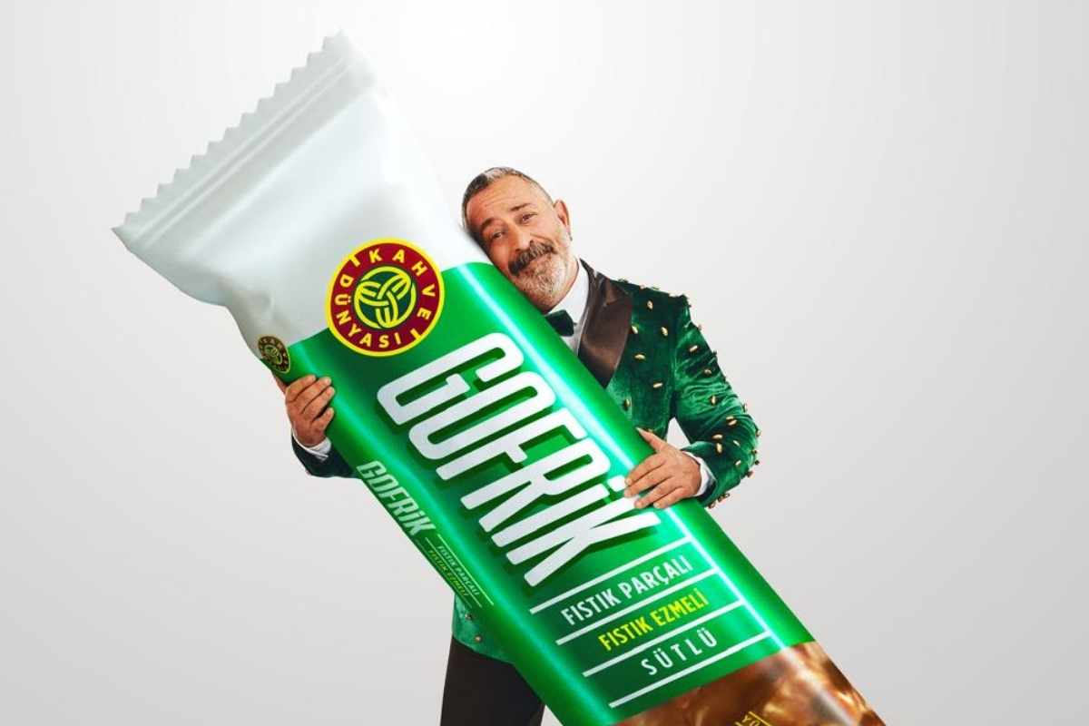Cem Yılmaz gofret reklamında oynadı