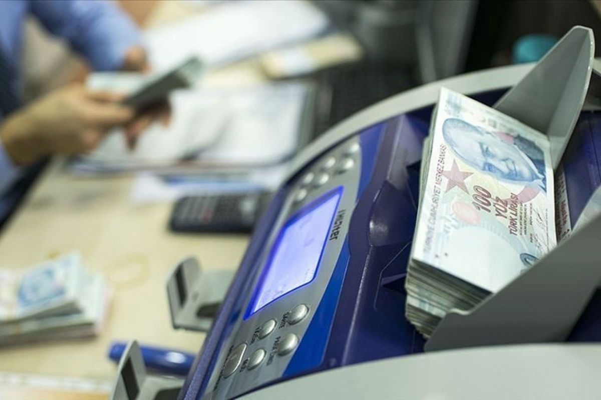 Bankacılık sektörünün toplam mevduatı 72,7 milyar lira azalarak 18 trilyon 853 milyon lira oldu