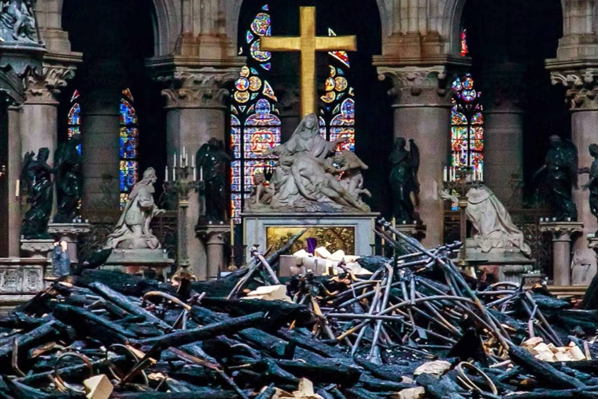 Yenileme ve yeniden inşa çalışmaları sırasında Notre Dame Katedrali'nde 1000'den fazla tarihi eser bulundu