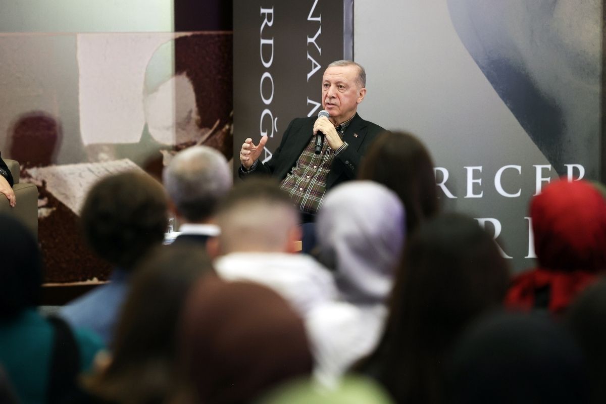Cumhurbaşkanı Erdoğan, üniversite öğrencilerine verilecek bursun 2025'te 3 bin liraya çıkarılacağını söyledi